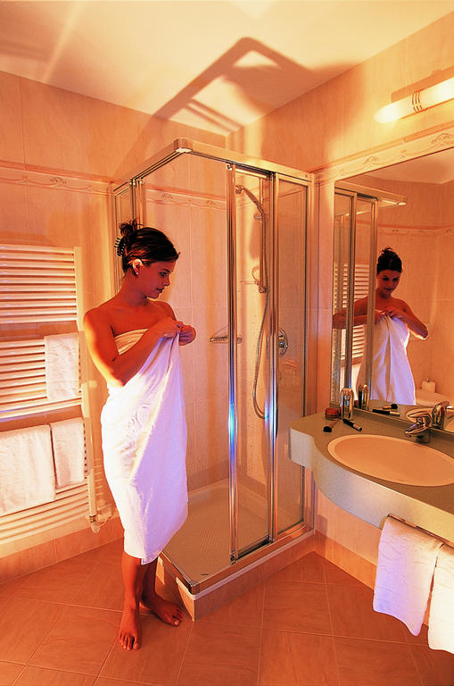 Hotel Maria Theresia Silandro Phòng bức ảnh