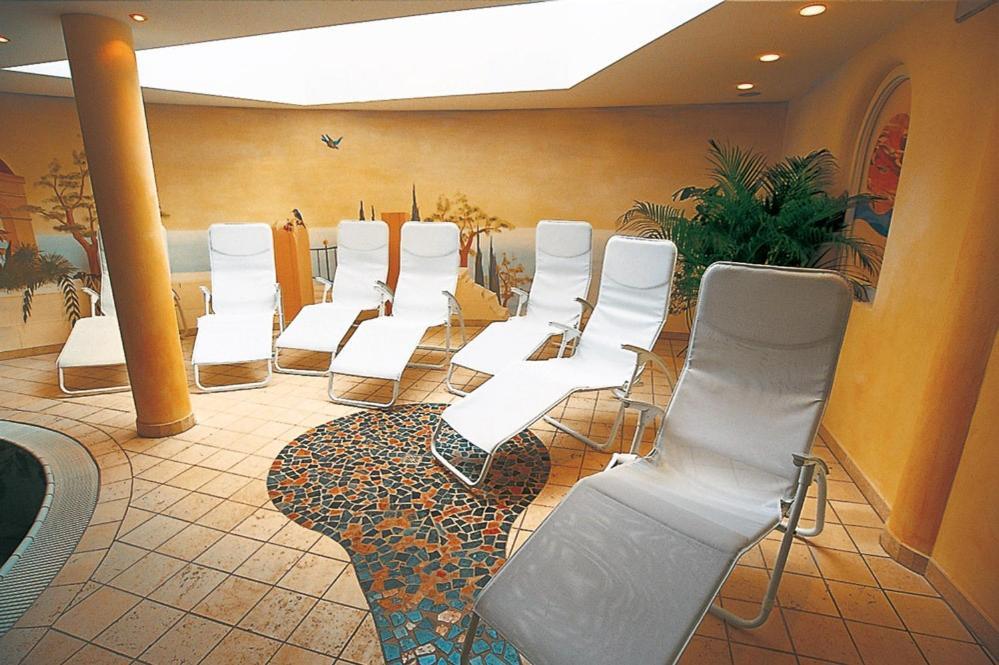 Hotel Maria Theresia Silandro Ngoại thất bức ảnh