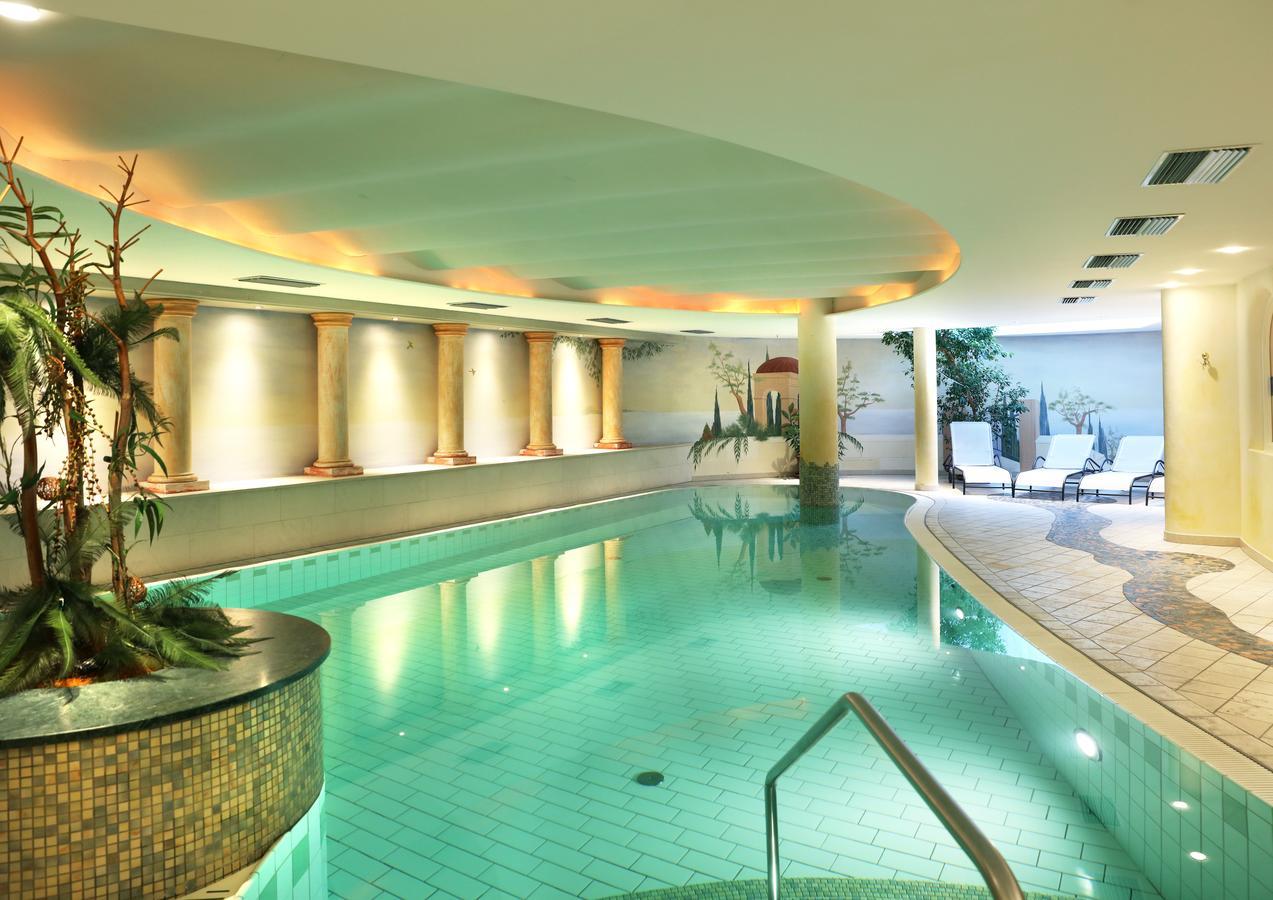 Hotel Maria Theresia Silandro Ngoại thất bức ảnh