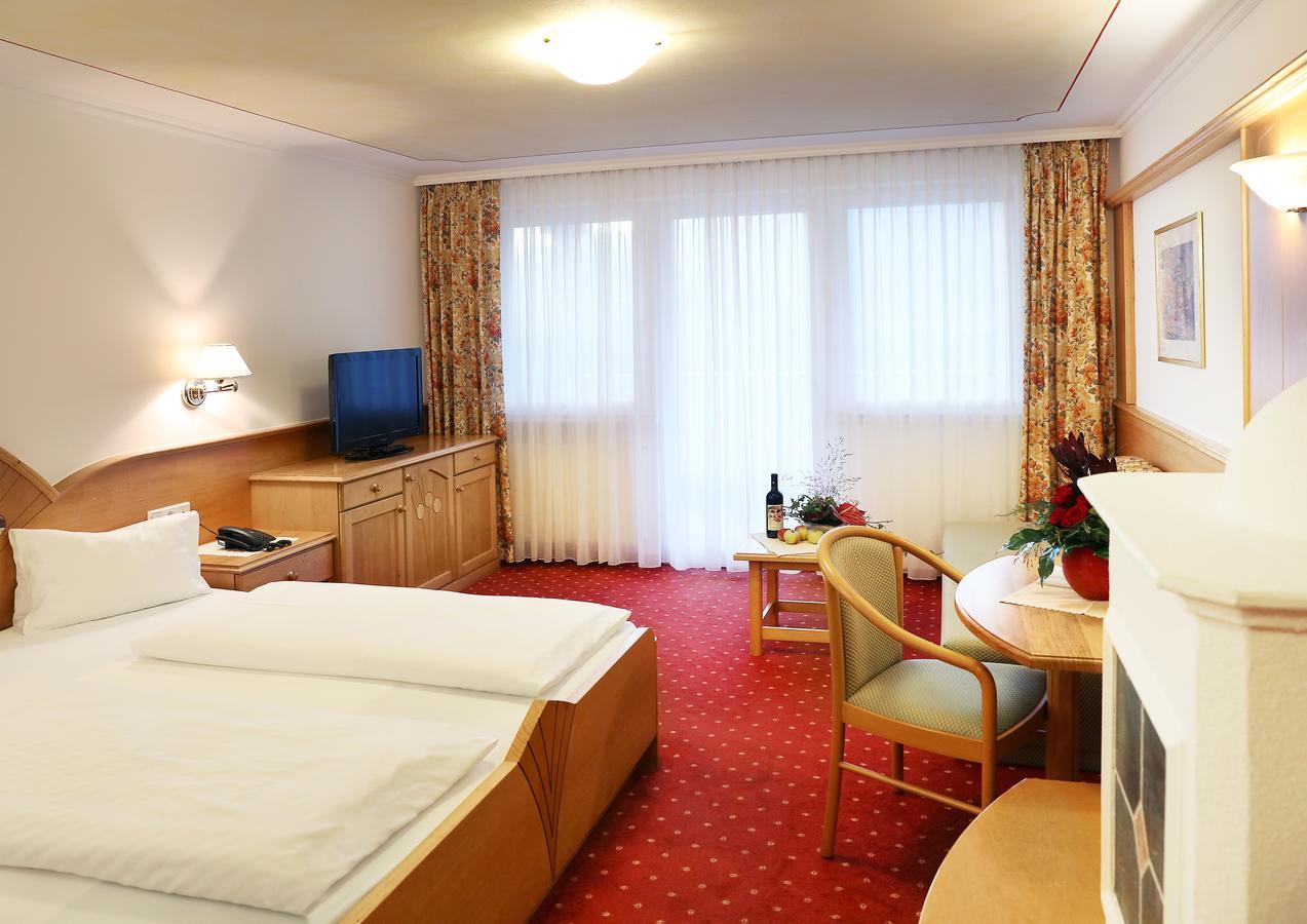 Hotel Maria Theresia Silandro Ngoại thất bức ảnh