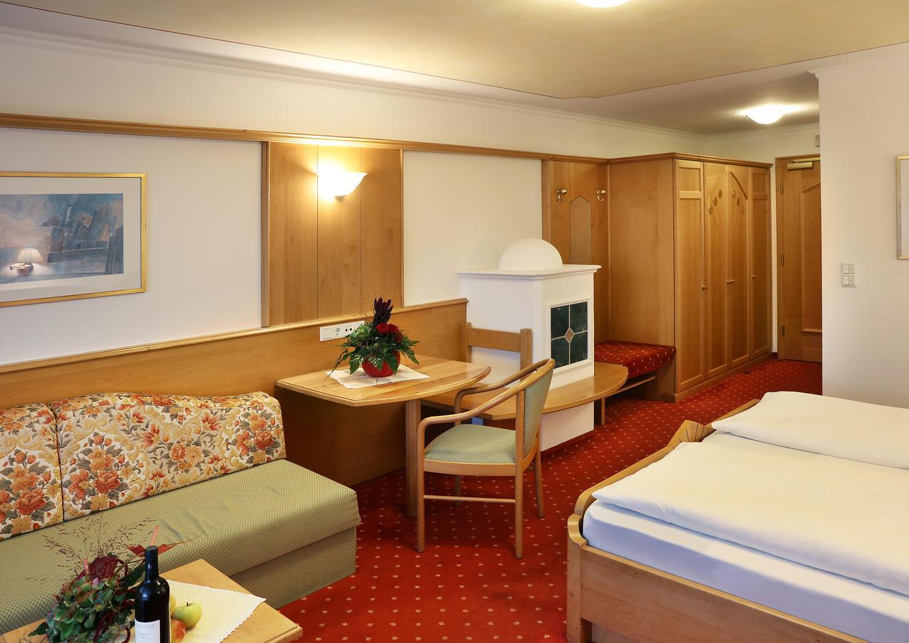 Hotel Maria Theresia Silandro Ngoại thất bức ảnh