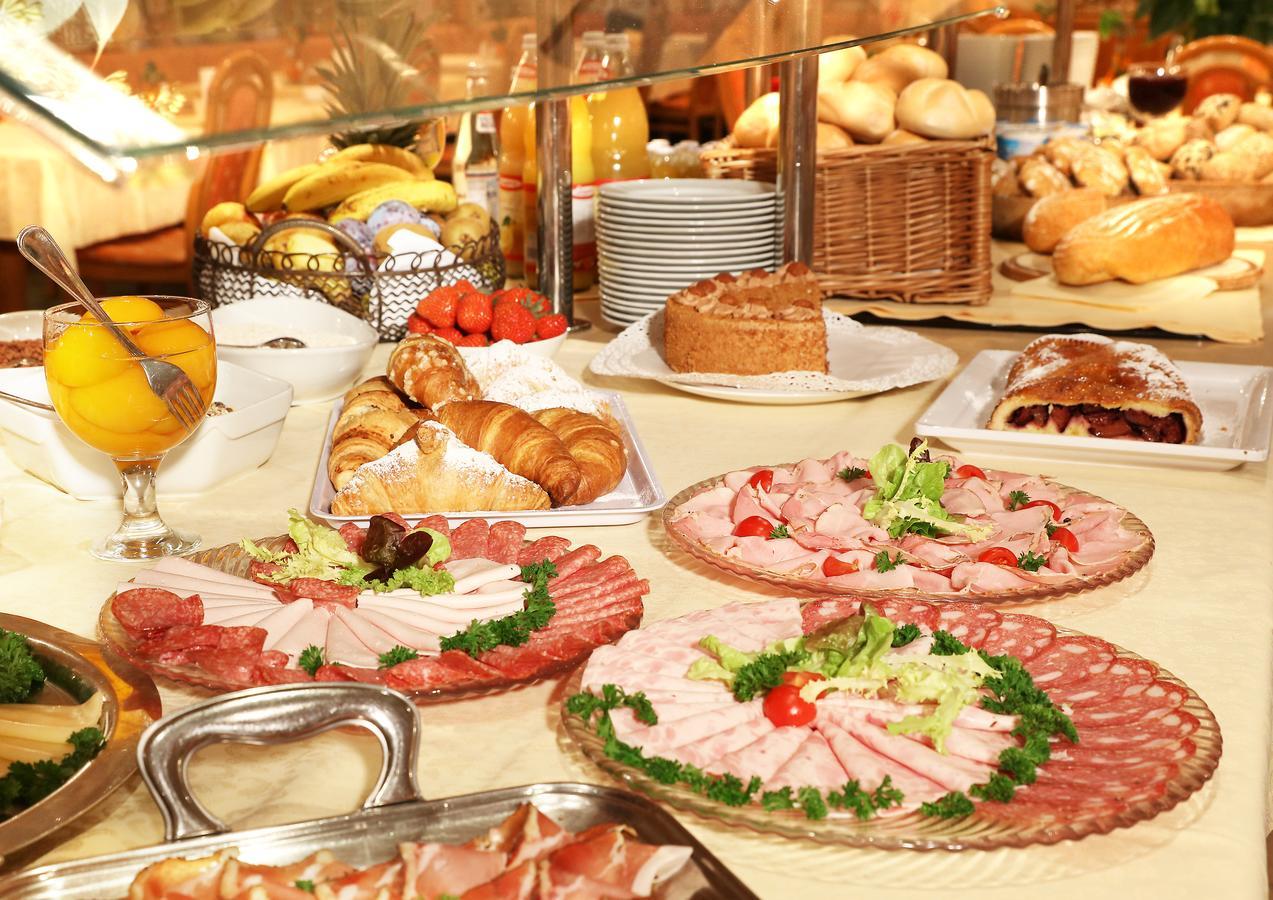 Hotel Maria Theresia Silandro Ngoại thất bức ảnh