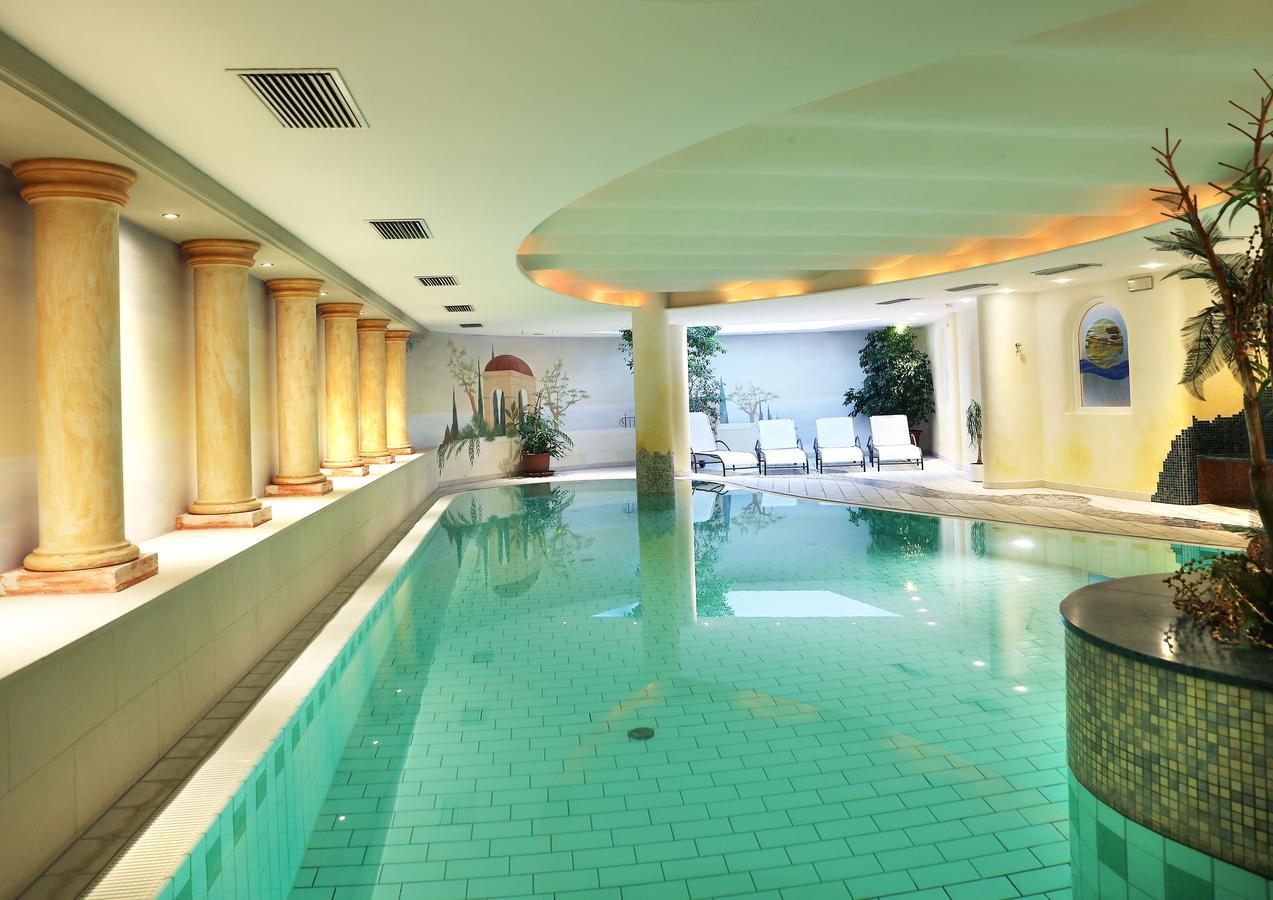 Hotel Maria Theresia Silandro Ngoại thất bức ảnh