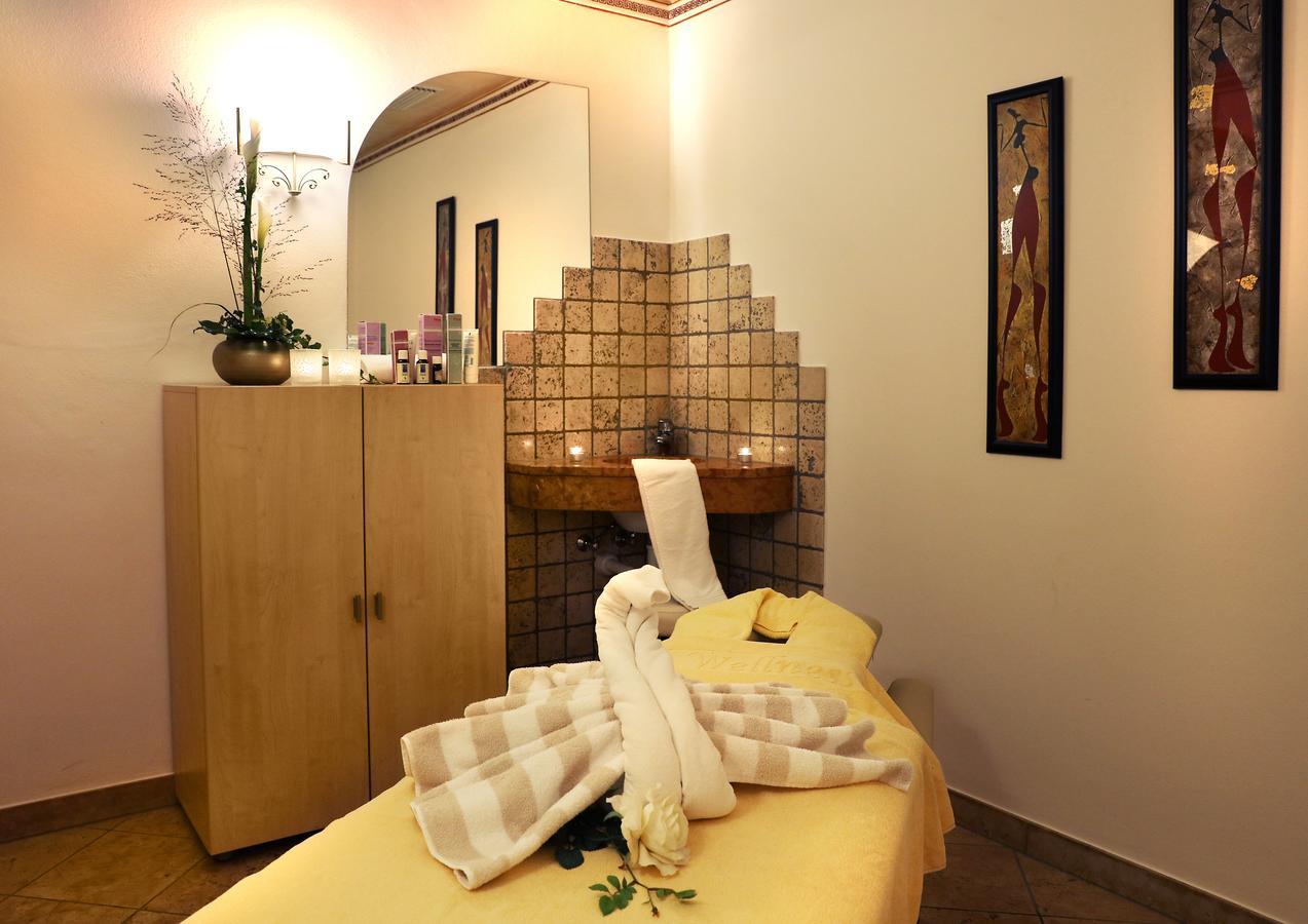 Hotel Maria Theresia Silandro Ngoại thất bức ảnh