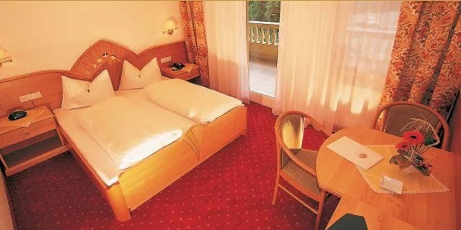 Hotel Maria Theresia Silandro Ngoại thất bức ảnh