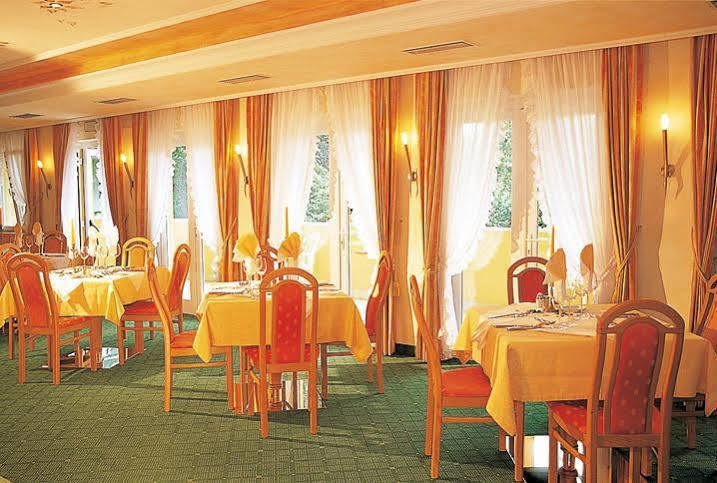 Hotel Maria Theresia Silandro Ngoại thất bức ảnh
