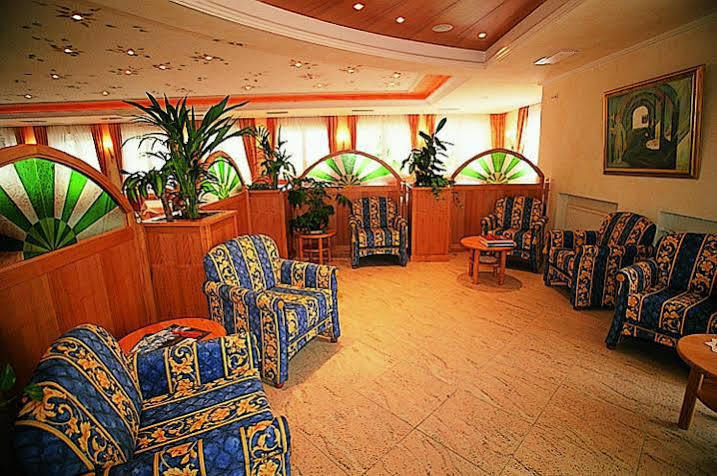 Hotel Maria Theresia Silandro Ngoại thất bức ảnh