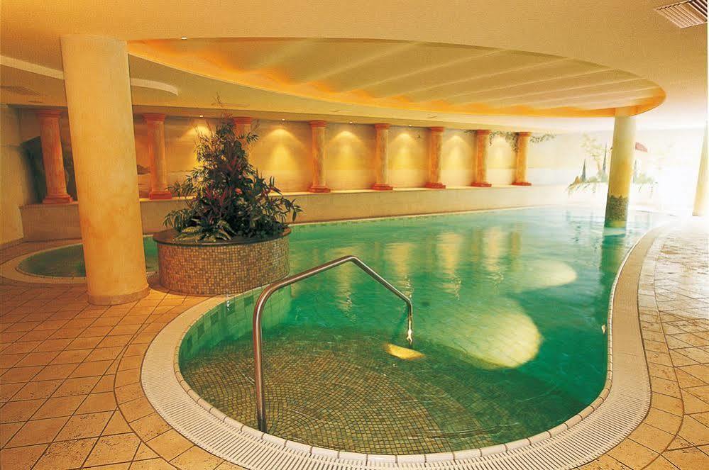 Hotel Maria Theresia Silandro Ngoại thất bức ảnh